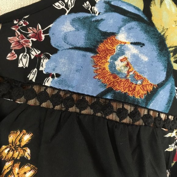 Cute Floral Baby Doll Blouse Crew Neck Keyhole Tie Closure Ladies Size Large - Picture 2 of 9